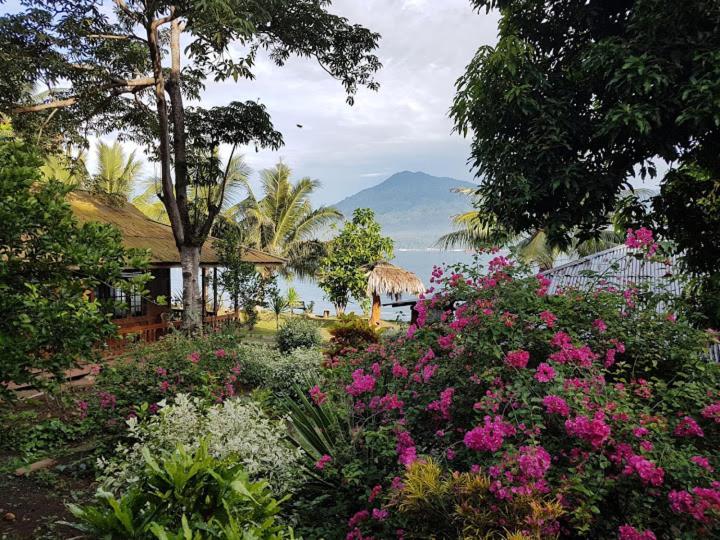 Two Fish Resort Lembeh Bitung Exterior foto
