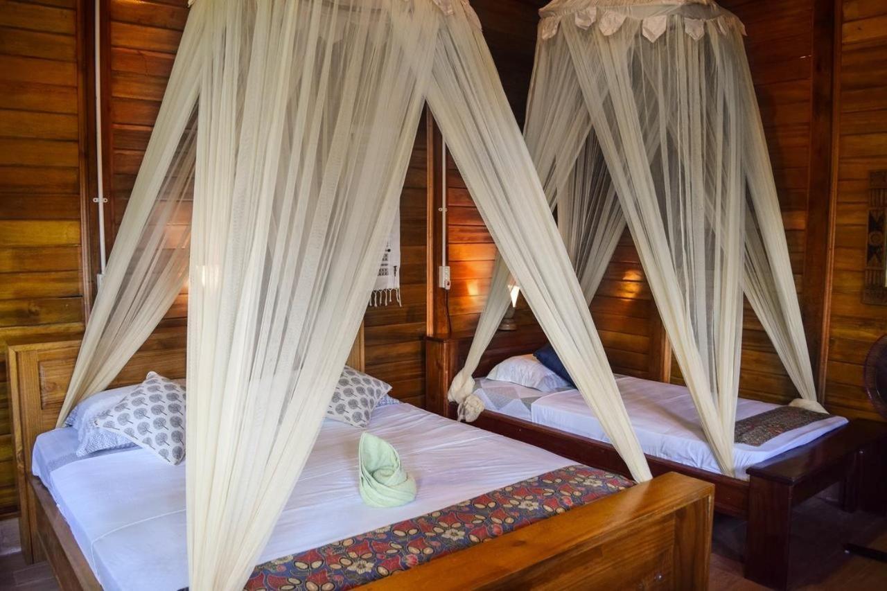 Two Fish Resort Lembeh Bitung Quarto foto
